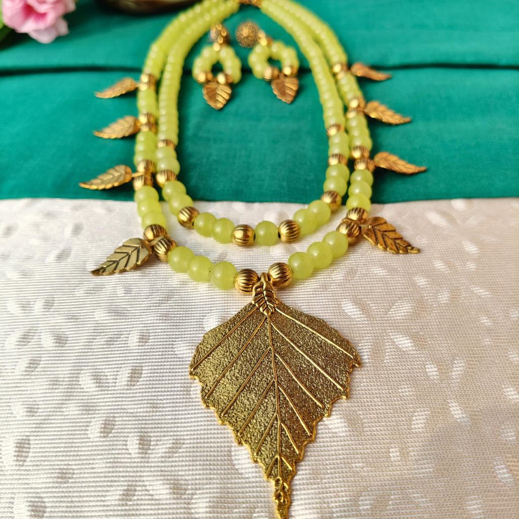 Mint green beads necklace