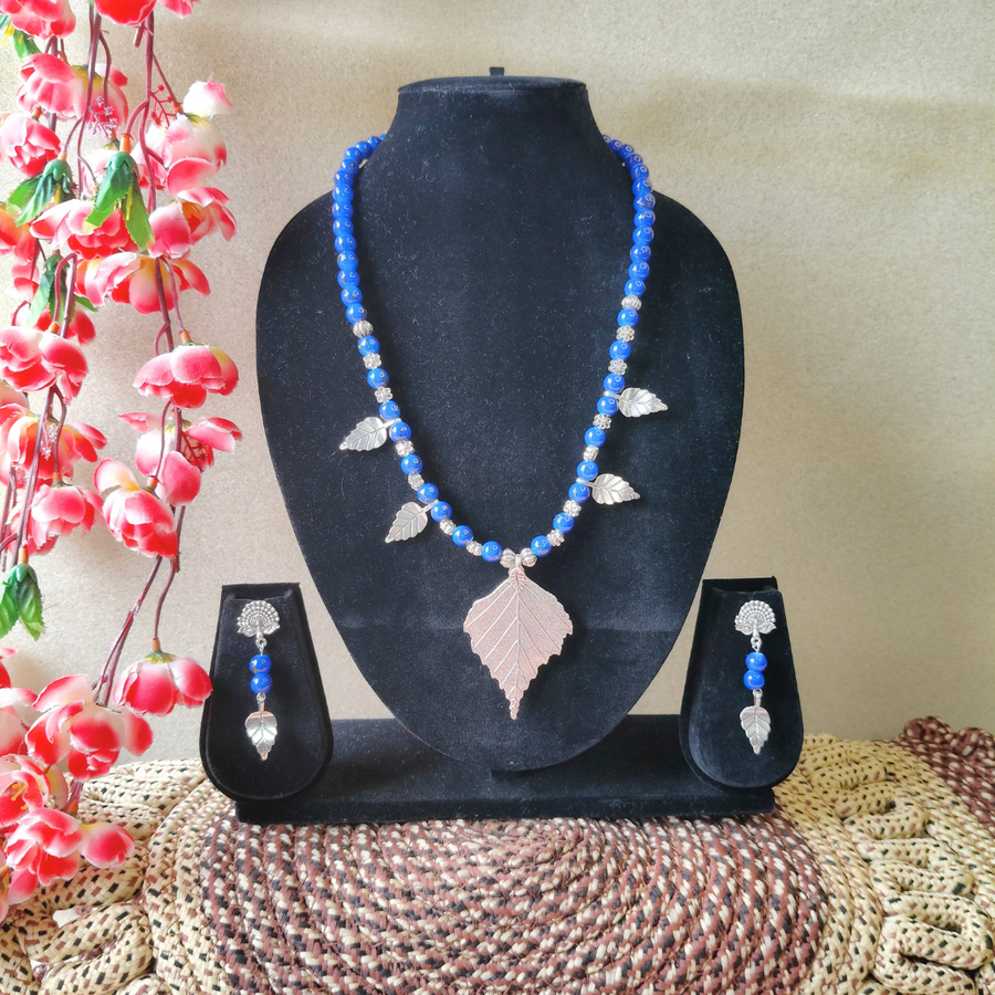 Navy blue  beads nacklace