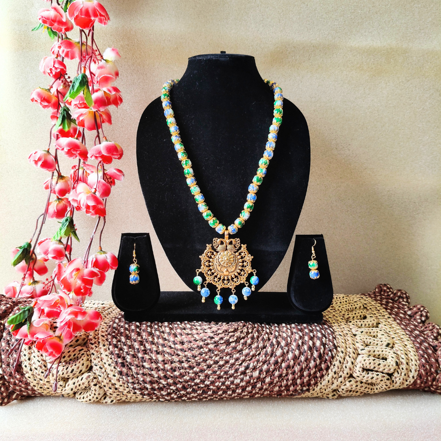 Blue green beads necklace