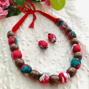 Red and brown wooden beads necklace