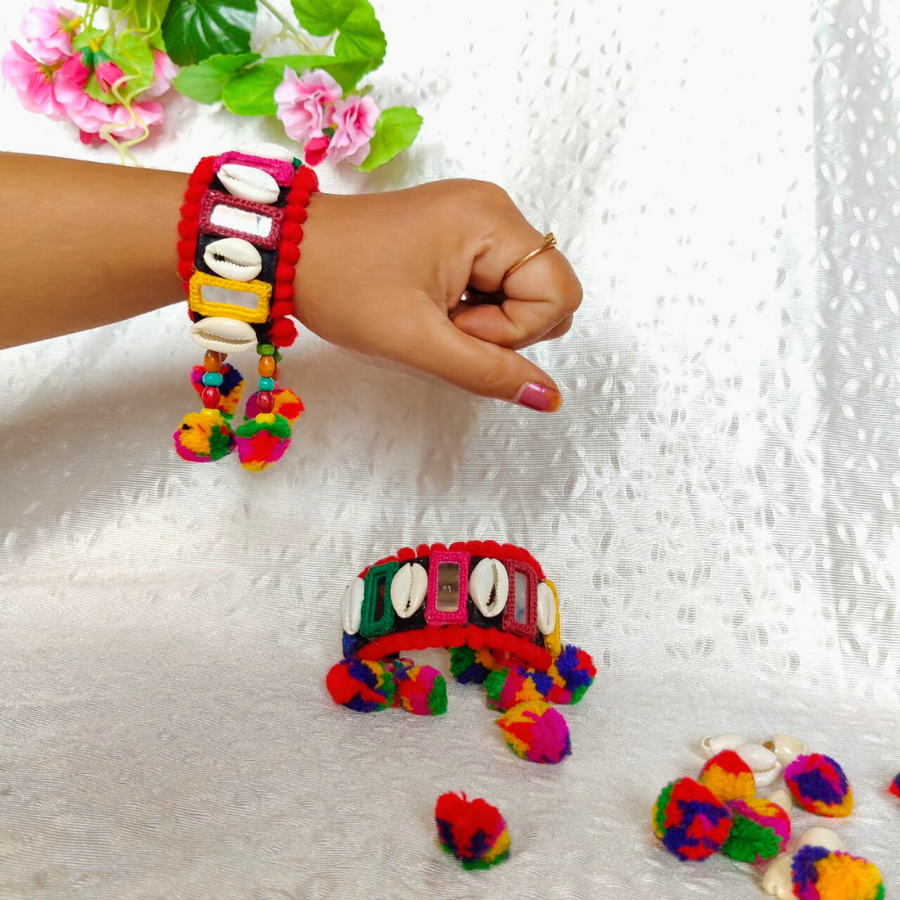 Mirror & Couri Handcuff